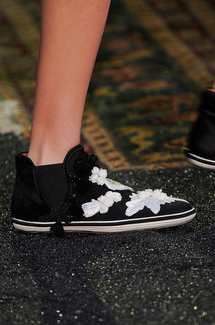 Marc Jacobs'un süslü sneakerları ve Prada'nın sportif tasarımlı ayakkabıları sezonun en hit parçalarından sadece ikisi.