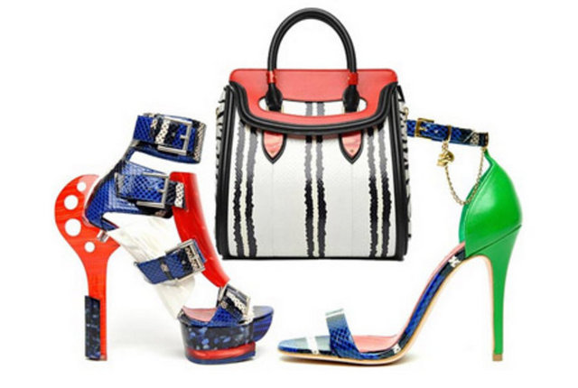 Kıyafeti gösteren ayakkabılardır, bu konuda hem fikir olduğumuzu düşünüyorum. Ne kadar sade giyinirseniz giyinin, şık bir ayakkabı ile auranızı değiştirebilirsiniz.