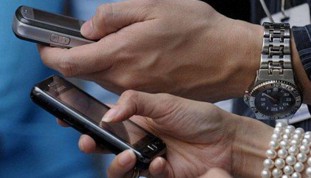 Bu sayede Ahmet adlı kullanıcının - Tweet'lerini SMS ile almayacak ancak www.twitter.com 'da almaya devam - edebileceksiniz.