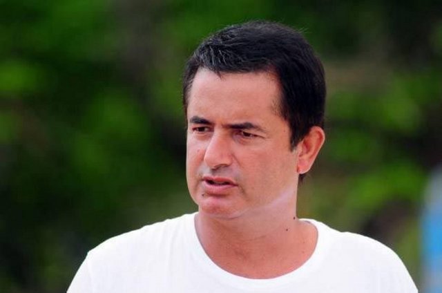 Çalışanların programlarda Twitter mesajlarını okumamasını söyleyen Ilıcalı, ayrıca şirket bilgisayarlarından Twitter'a girilmemesi için DNS ayarlarının da değiştirilmemesini emretti.