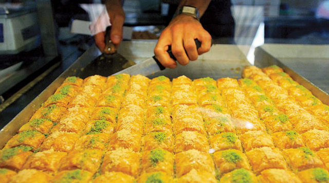 Yapılan en büyük hata fazla miktarda çikolata ve basit şeker içeren tatlıların tüketimi!