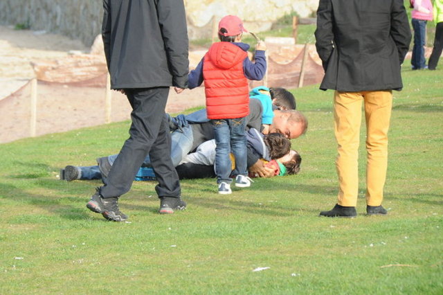 Dünyaca ünlü Oscarlı oyuncu Russell Crowe'la birlikte rol aldığı 'Water Diviner' filminin çekimlerini bitirdikten sonra rahat bir nefes alan oyuncu Yılmaz Erdoğan, eşi Belçim Bilgin ve ağabeyi Mustafa Erdoğan ile önceki gün Kilyos'ta görüntülendi.