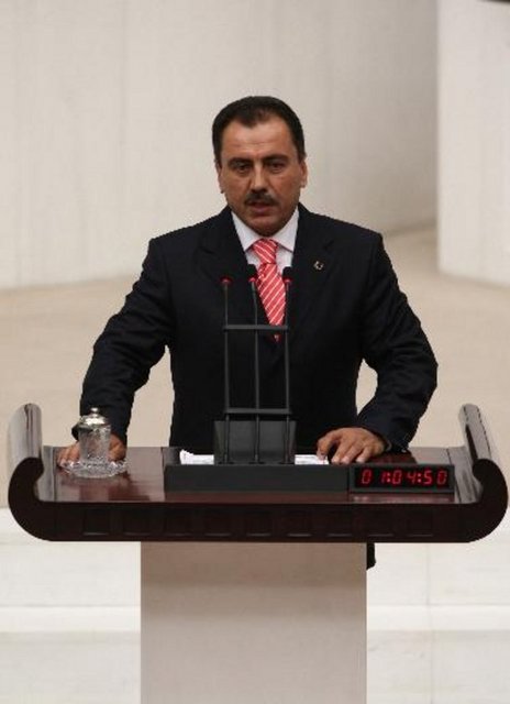 Sivas'tan Bağımsız Milletvekili seçilen BBP Eski Genel Başkanı Muhsin Yazıcıoğlu yemin etti. (04.08.2007)