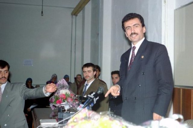 Büyük Birlik Partisi (BBP) Genel Sekreteri Muhsin Yazıcıoğlu "Milli Birlik- Milli siyaset" konulu konferans verdi (19.11.1993)