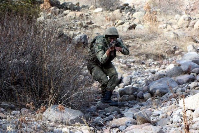 2'nci Komando Tugayı, Kıbrıs Barış Harekatı ve bölücü terör örgütüne karşı icra edilen sınır ötesi operasyondaki başarıları nedeniyle iki kez Üstün Cesaret ve Feragat Madalyası ile taltif edilirken, iki madalyayı tugay sancağında gururla taşıyor.