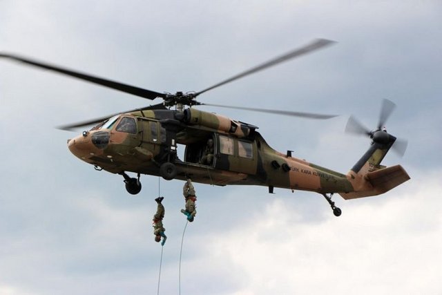 2'nci Komando Tugayı Komutanı Tuğgeneral İsmail Güneşer tatbikat boyunca birlikleri izleyerek, komandoları sevk ve idare etti.