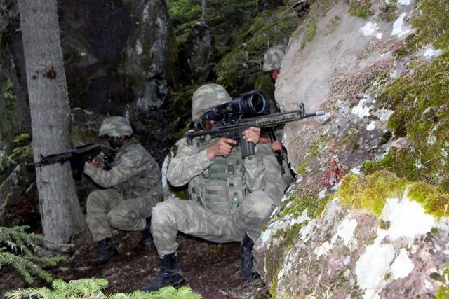 kar, yağmur ve soğuk hava, fiziki yeteneği yüksek savaşçı ruha sahip komandoların operasyon yeteneğini etkilemedi.