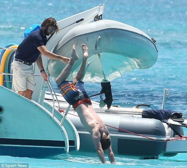 Ancak paparaziler onları denizin ortasında yakalamayı başardı