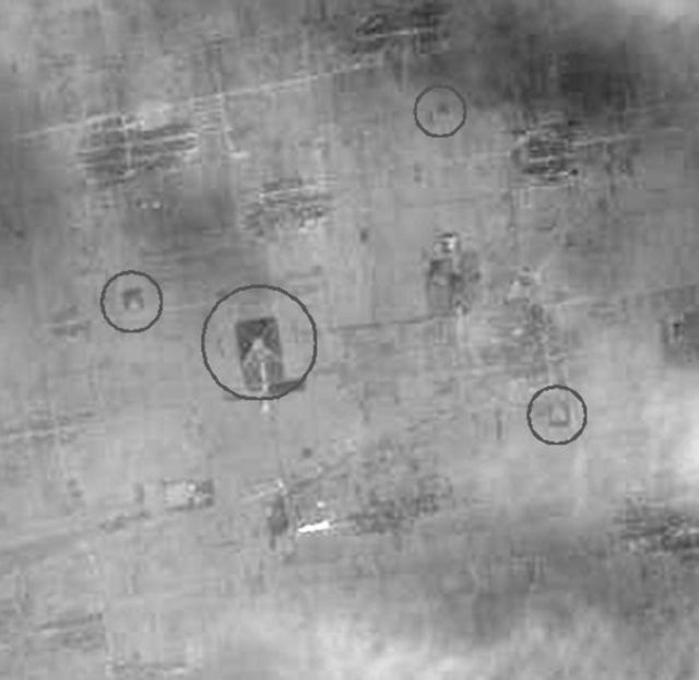 Bunların arasında en yaygın olanı ise İkinci Dünya Savaşı sırasında Amerikalı pilot James Gaussman'ın Hindistan'dan Çin'e uçarken piramitleri gördüğüne dair iddialar olmasına karşın, bu iddiaları doğrulayacak bir kanıt bulunmuyor.