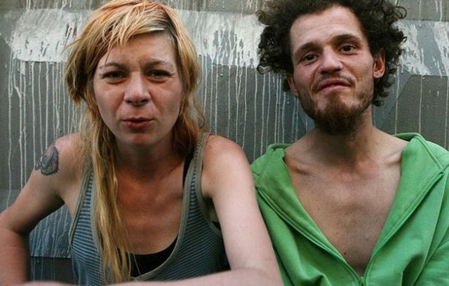 Irina Popova'nın 'Diğer aile' adını verdiği fotoğraf albümü, St. Petersburg'da madde bağımlılısı bir ailenin 2 yaşındaki kızını konu ediyor...