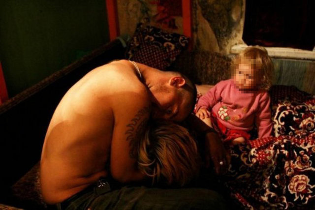 Eleştirilere, Asfina'nın tüm yaşamının öyle olmadığını söyleyek karşılık veren Popova...