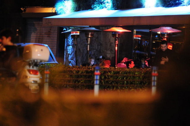 Fenerbahçeli Caner Erkin'in eşi Asena Erkin'le Akmerkez'de bebek odasından çıkarken görüntülenen ve aşk yaşadığı iddia edilen Berkay, daha sonrada Derya Baykal ile Ferhan Şensoy'un oyuncu kızı Derya Şensoy'la baş başa yemek yerken görüntülenmişti.