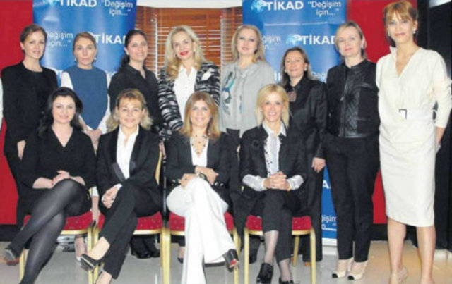 SUZAN TOPLUSOY, DİLEK HANİF, HEDİYE GÜRAL GÜR, MÜGE SIRMABIYIK, SİBEL KERİMOĞLU, SEVGİ AKSOY, MELTEM DEMİRÖREN OKTAY, ŞÜKRAN GÜZELİŞ, SEMA GÜAL SÜRMELİ, DEMET SABANCIÇETİNDOĞAN, NİLÜFER BULUT, ZEHRA NEŞE KAVAK