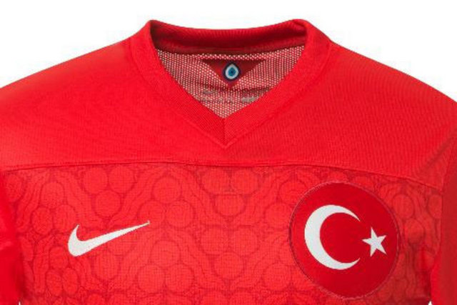 Milli Takımı'ın yeni forması, maç sırasında oyuncunun vücut ısısını düzenleyerek performansına yardımcı oluyor.