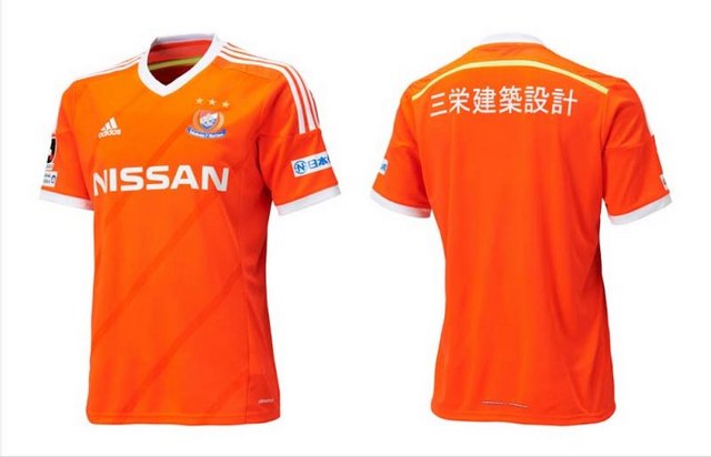 Yokohama F. Marinos iç saha forması