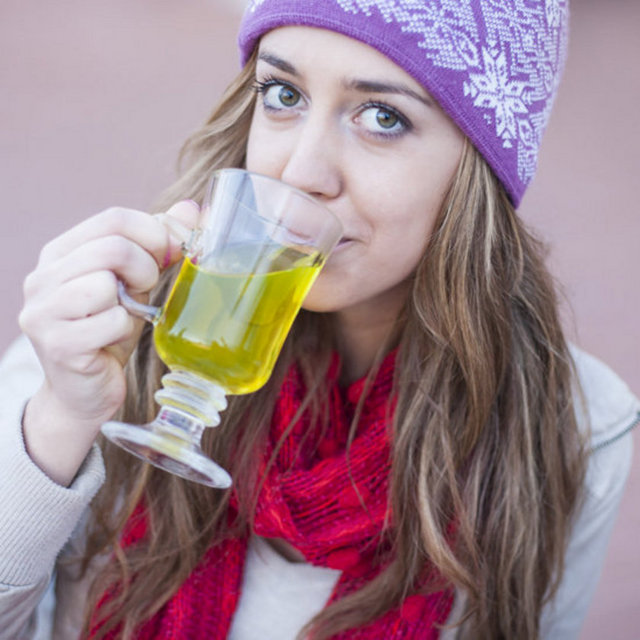 Bileşimindeki kafein ve klorojenik asit nedeniyle uyarıcı bir etkisi olduğundan, zihinsel ve fiziksel yorgunluğun giderilmesinde etkilidir. Aynı zamanda idrar söktürücü etkisi de vardır.
