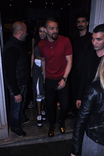 "Yemin ederim beni takip ediyor. Burada olduğumu işletmeciden öğrendiği halde eşiyle geldi. Beni bu o....ya ezdirmeyin."