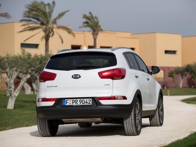 KIA Sportage'ın, 135 HP gücündeki motoru maksimum gücünü 6300 d/d'da, 165 Nm olan maksimum torkunu ise 4850 d/d'da üretiyor. Yakıt ekonomisi sunan ISG donanımı (Stop/Start) sayesinde 6 ileri manuel şanzımana sahip Sportage'ın karma yakıt tüketimi ise...