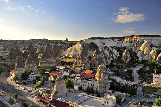 Kapadokya - Göreme, Ürgüp, Derin Kuyu, Ihlara Vadisi, Hacı Bektaş, Üçhisar'ı mutlaka görün. Bol bol fotoğraf çekin!