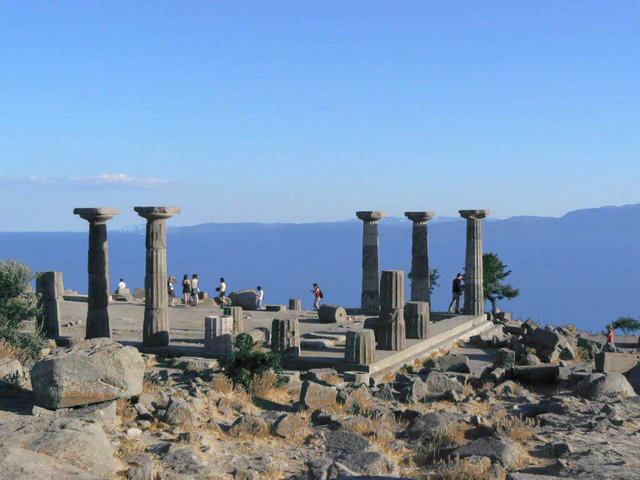 Çanakkale - Çanakkale'den başlayın ve rotanızı Gelibolu, Truva, Assos, Adatepe Behramkale, Bozcaada, Zeus Altarı ve Tahta Kuşlar ile tamamlayın, Şehitlikleri unutmayın. -