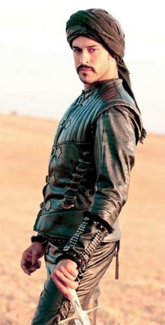 Oyuncunun Muhteşem Yüzyıl'daki halvet sahnesi sadece 122 bin kez izlenmiş ama aynı dizideki tek öpüşme sahnesi 1.126.223 kez tıklanmış.