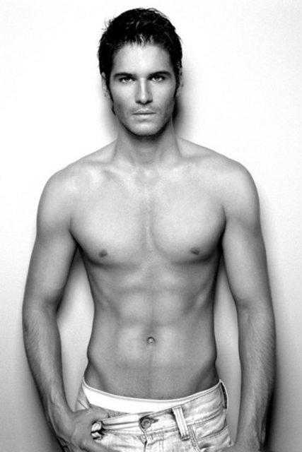 Oyların geri kalan yüzde 12'si şu ünlüler arasında dağılıyor: Tolgahan Sayışman