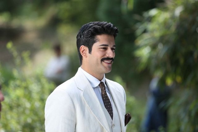 4-BURAK ÖZÇİVİT Özçivit anketteki oyların yüzde 16'sını aldı.