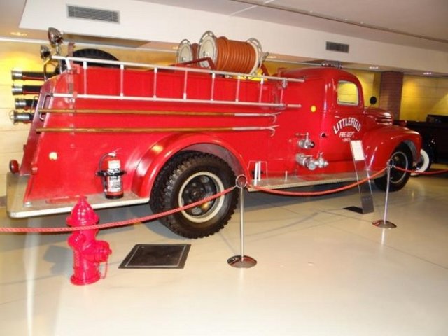 1947 Ford V8 İtfaiye aracı