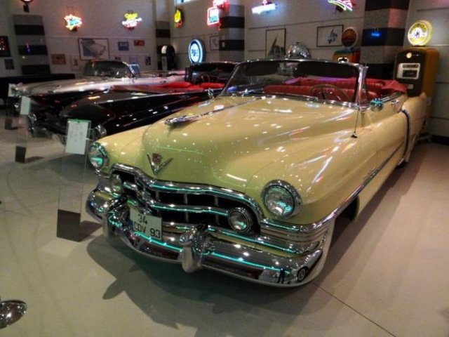 1950 Cadillac Series 62 - Bu müthiş Cadillac 8 silindirli bir motora sahip.