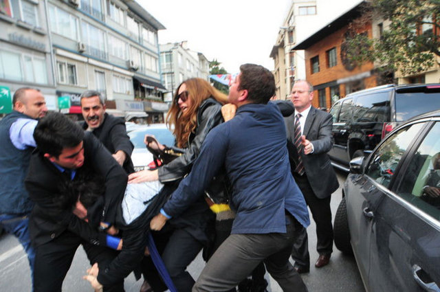 Bana 'Yolun ortasında ne yürüyorsun, önüne baksana' deyince kavga çıktı" dedi.