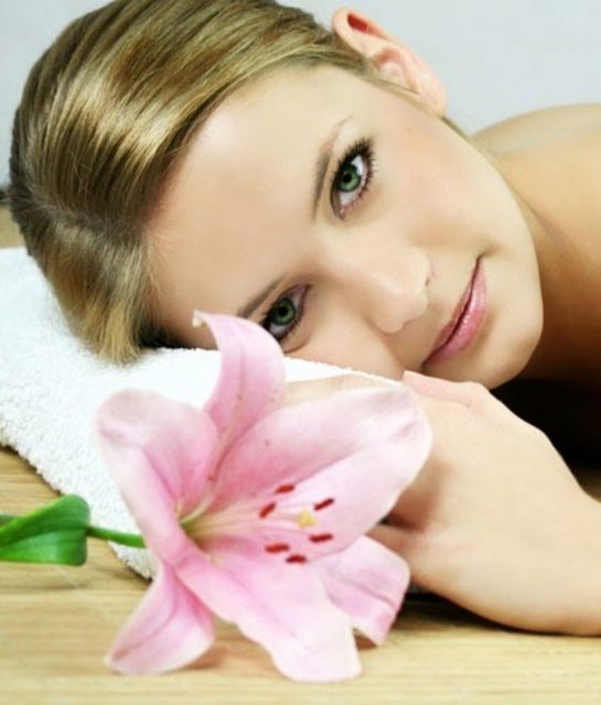 SLS ve SLES: Pek çok yüz temizleyicisinin içeriğide SLS (Sodium Lauryl Sulfate) SLES (Sodium Laureth Sulfate) var. Bu, zamanla cildinizin yıpranmasına, yaşlanmasına neden olur. Bu nedenle kullandığınız ürünlerde bu iki bileşenin olmamasına özen gösterin.