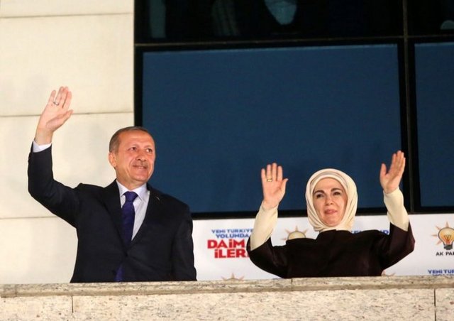 "Kesin bir zafer" - - AP'nin haberini kullanan ABC News'da Erdoğan'ın "kesin bir zafer" kazandığı belirtildi.