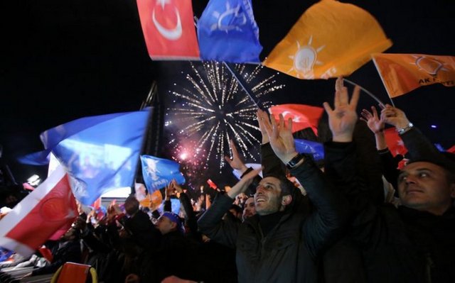 ağustos ayında yapılacak ilk doğrudan cumhurbaşkanlığı seçimlerinde aday olabileceğini okurlarıyla paylaştı. -