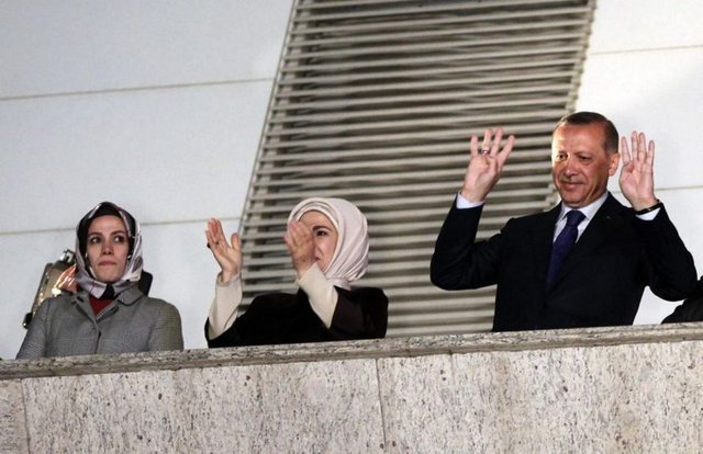 "Aday olabilir" dendi - - İngiltere'de ekonomi ağırlık yayın yapan The Financial Times gazetesi, Başbakan Erdoğan'ın, "Verilecek her türlü göreve kendimizi adamaya hazırız" sözlerine dikkat çekerek,