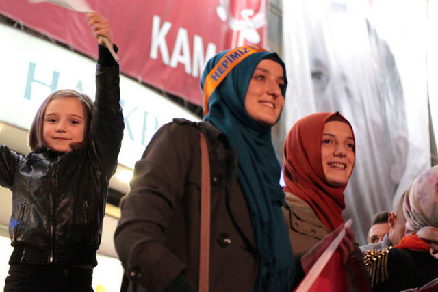 "Türkiye'ye saldıranlar hayal kırıklığına uğradı" sözlerine yer verildi. Çalkantılı sürece rağmen bu sonucun resmiyet kazanması halinde, Erdoğan için geleceğin oldukça parlak olacağı kaydedildi. -