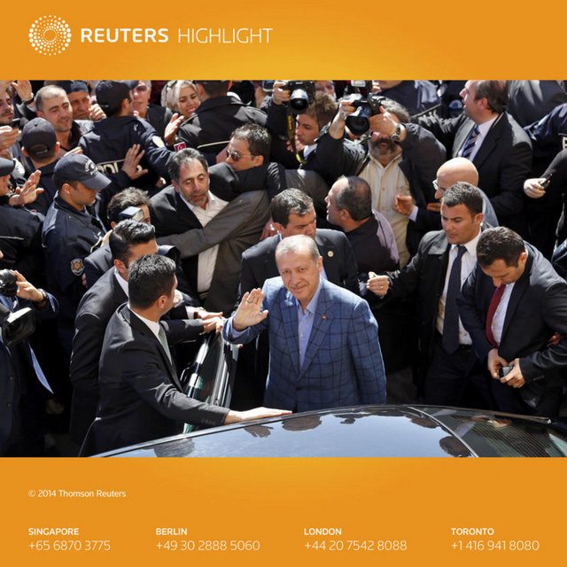 Reuters - - "Zaferini ilan eden Türkiye Başbakanı Tayyip Erdoğan, kendisini yolsuzlukla suçlayan ve devlet sırlarını sızdıran düşmanlarının inine gireceğini ve bunun bedelini ödeyeceklerini söyledi." -