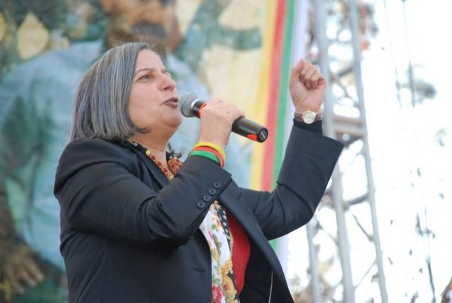 DİYARBAKIR'DA KIŞANAK FARKI - GÜlten Kışanak Diyarbakır'da Büyükşehir Belediye Başkanlığı'nı kazandı. Kışanak, oyların yüzde 54.58'ini aldı. Siirt milletvekili olan 53 yaşındaki Gültan Kışanak, aynı zamanda BDP Eş Genel Başkanı'ydı.