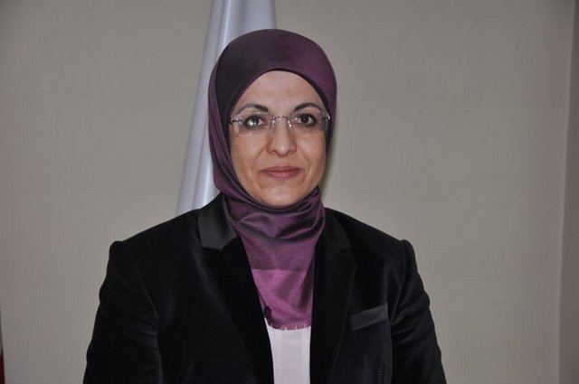 İLK BAŞÖRTÜLÜ BAŞKAN - Konya'nın Meram ilçesinde belediye başkanlığına seçilen AKP'li aday Fatma Toru, 'Türkiye'nin ilk başörtülü belediye başkanı' ünvanını aldı.