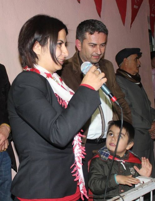 İzmir'in Kiraz İlçesi'nde MHP'nden anlaşıp, kalp ve damar rahatsızlığı artınca vazgeçen Durmuş Özçınar'ın, yerine aday gösterilmesini istediği kızı Saliha Özçınar Şengül, seçimi kazanıp, yaşamını yitiren babasının vasiyetini yerine getirdi.