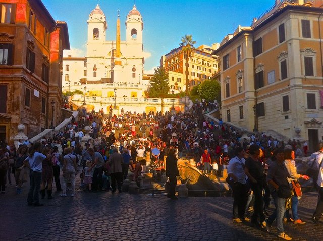MAYIS - Güneşli ve ılık ilkbahar günlerinin başlaması ile birlikte Britanya adaları ya da Kuzey Avrupa, ideal tatil seçenekleri olabilir. Tam tersine, Orta Amerika ve Karayipler, sonbahara dek süren yağışların başlamasıyla birlikte gündemden düşüyor.