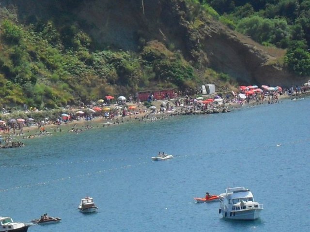 Uzun yıllar askeri bölge olması nedeniyle dokusunu fazla yitirmemiş bir sahili var. Restoranları ve manzarası nedeniyle tercih edilebilir. Coğrafi olarak Karadeniz ve Marmara'nın kesiştiği son nokta olması burayı özel kılıyor.