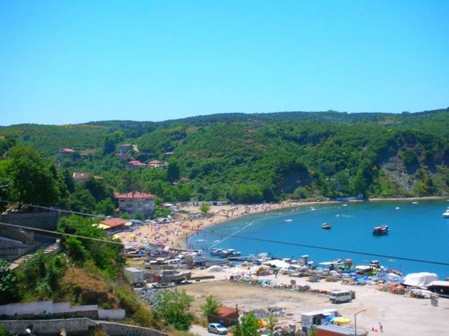 Poyrazköy Yılların değiştiremediği balıkçı köyü Poyrazköy, Boğaz'dan Karadeniz'e çıkışta en güzel manzaraya sahip olan bölgelerden birinde.