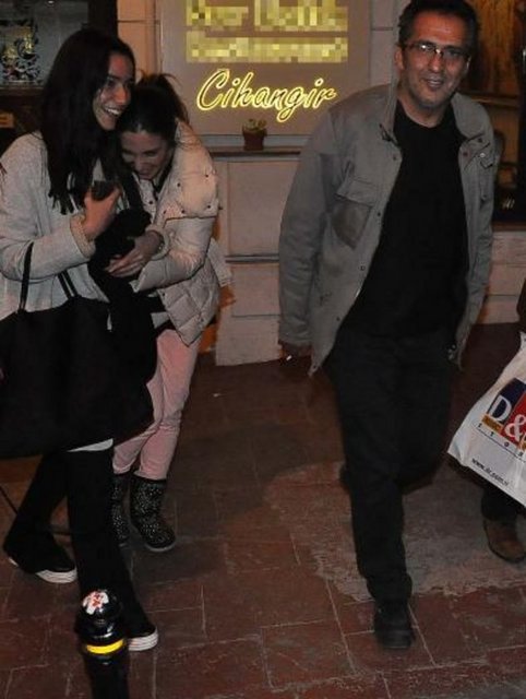 İsteği yerine getiren görevli uzun süre sokaklarda dolaştı.