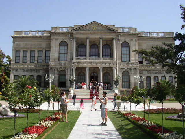 Dolmabahçe Sarayı