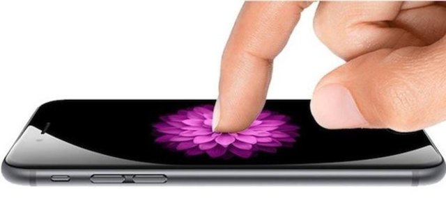 iPhone 6 ve iPhone 6 Plus modelleri piyasaya çıkar çıkmaz, dayanıksız gövde yapılarıyla dikkat çekmiş, kullanıcılar her gün yeni bir iPhone bükme videosu paylaşır olmuştu.