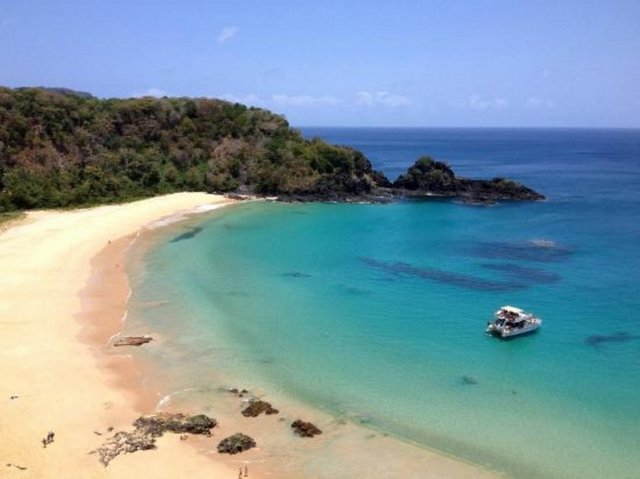 1. Baia do Sancho - Fernando de Noronha, Brezilya -