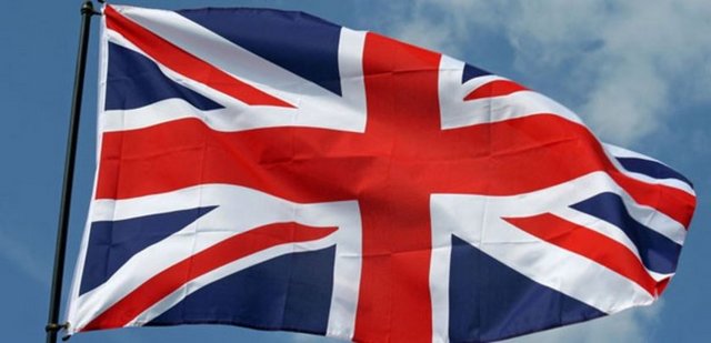 Ülke: 16. Birleşik Krallık  - Normal benzin bir galon fiyatı: 7.75 dolar	 - Bir galon = 3.78 litre - Kişi başı günlük geliri: 104.11 dolar	 	 - Benzin günlük kişi başına tüketim: 0.24 	 - Benzin harcanan gelirin yüzdesi: 1.77