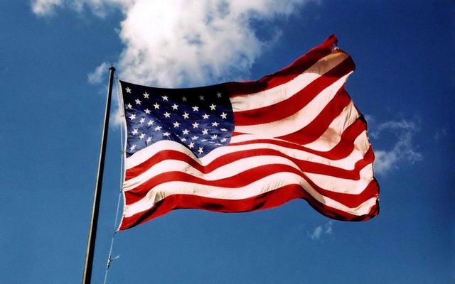 Ülke: 50. Amerika Birleşik Devletleri  - Normal benzin bir galon fiyatı: 3.66 dolar - Bir galon = 3.78 litre	 - Kişi başı günlük geliri: 140.41 dolar	 - Benzin günlük kişi başına tüketim: 1.22 	 - Benzin harcanan gelirin yüzdesi: 3.18  -