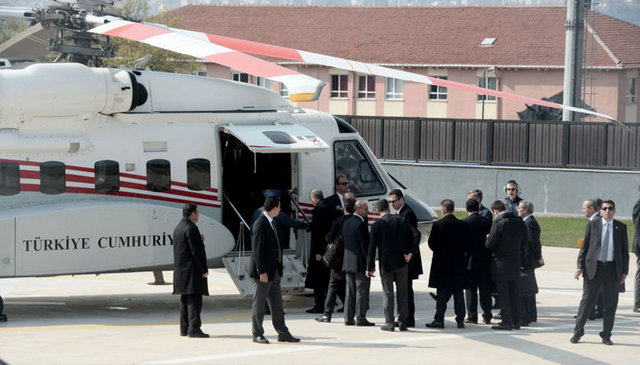 Ardından Erdoğan'ın helikopteri köprünün Garipçe'deki ayağının yükseldiği alana indi.