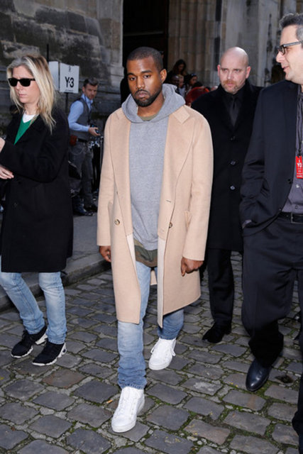 Özel hayatındaki seçimlerine inat, giyim tarzındaki başarılı seçimleriyle, stili en beğenilen erkeklerden biri de Kanye West.